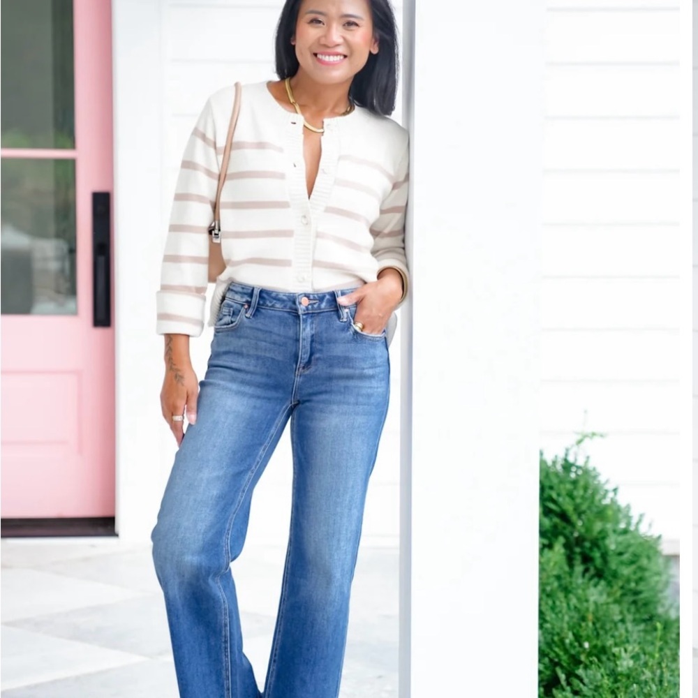 Risen NWT Mid Rise Medium Wash Crop Straight Leg Jeans Raw Hem Size 25/1